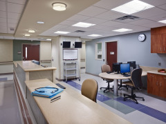 The expanded neuroscience unit at Somerset Medical Center utilizes existing partitions in the new floor layout, reducing costs and saving time in the construction schedule. New lighting fixtures above new multi-height touchdown areas make the nurses’ station appear larger and a dedicated computer work station increases efficiency.