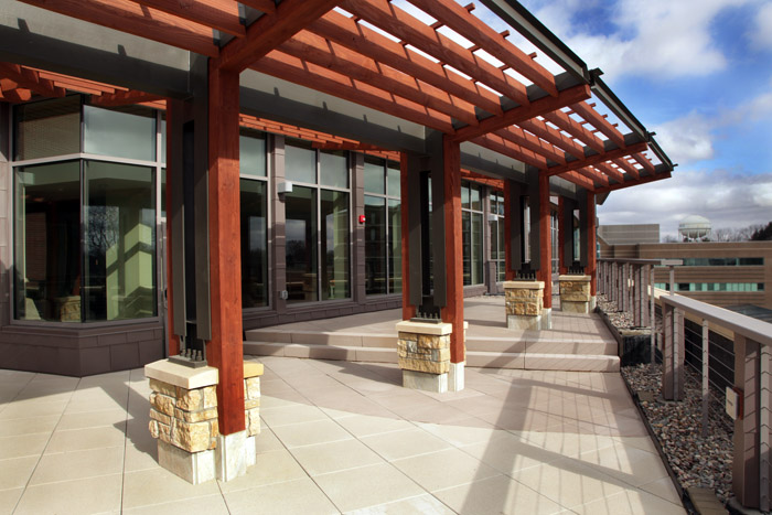 Monroe_Clinic_Cafe_Outdoor_Seating